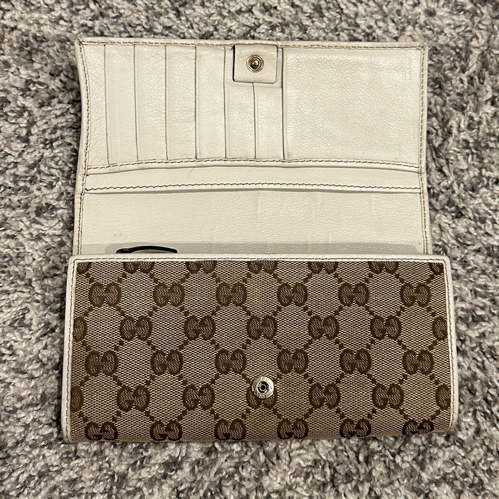 Gucci Tan and Cream Monogram Continental Wallet - Picture 2 of 6